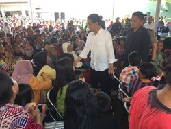 Tak Ingin Seremoni, Jokowi Minta Bantuan Banjir Garut Diserahkan Langsung!