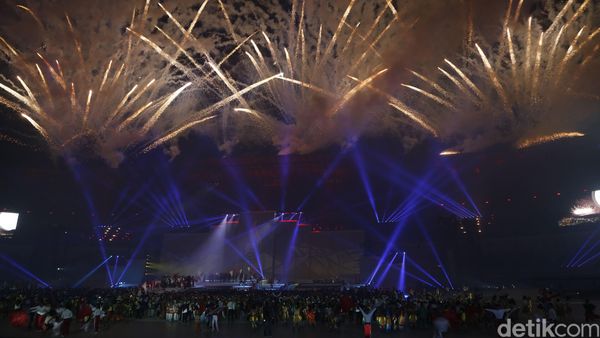 Pesta Kembang Api Tutup PON XIX