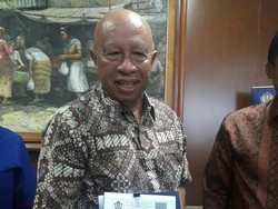 Jenazah Arifin Panigoro Dimakamkan dengan Upacara Militer