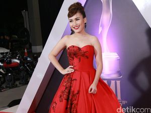 Luna Maya Kecewa Dikhianati, Pihak Ayu Ting Ting Tegaskan Tetap Profesional