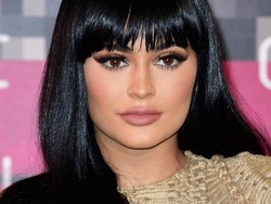 Blush On Segera Dirilis, Produk Makeup Kylie Jenner Semakin Lengkap