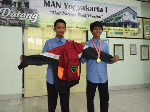 Satukan Jaket dan Ransel, Siswa Madrasah Yogya Raih Medali Emas Kemendikbud