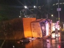 Ada Truk Terbalik, Kuningan Arah Semanggi Macet 2 Km