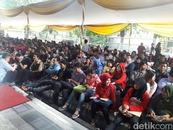 Dari Jam 4 Subuh, Begini Penampakan Antrean Warga yang Ingin Ikut Tax Amnesty