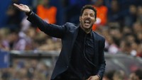 Diego Simeone terus membakar semangat para pemain Atletico Madrid. Sergio Perez/Reuters/detikFoto.