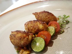 Resep Seafood: Quenelle of Balinese Spice Chicken with Sambal Mbe