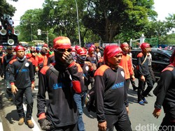 Buruh Tuntut Perbaikan Upah, Seskab: Pemerintah Sudah Punya Formulasi