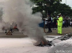 Api Menyembur dari Galian Drainase Depan Detos