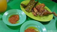 Huah! Pedas Menyengat, Ikan Goreng dan Petai Dicocol dengan Sambal Teroris