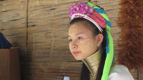 Potret Kecantikan Gadis Thailand Utara