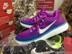 Polda Metro Sita Ribuan Sepatu Nike Palsu Buatan China di Penjaringan