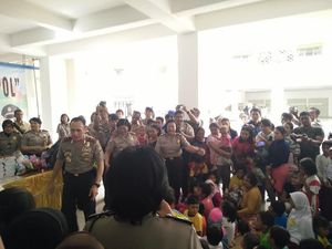 Kapolda Metro Jaya Rayu Warga Bukit Duri untuk Pindah Ke Rusun Rawa Bebek Kapolda Metro Jaya Rayu Warga Bukit Duri untuk Pindah Ke Rusun Rawa Bebek