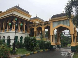 Peringati Hari Pariwisata, Akademi Pariwisata Medan Bersih-bersih Tempat Wisata