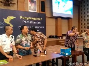 Pengantre Tax Amnesty di Kantor Pajak Pusat Diberi Makan Siang Gratis