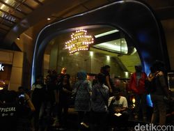 Penonton Mulai Padati Tanda Mata Glenn Fredly untuk Ruth Sahanaya