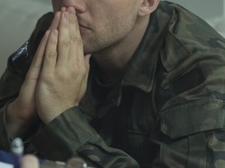 Kisah Veteran Alami PTSD dan Kembali Temukan Hidupnya Berkat Seekor Anjing