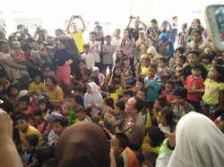 Tinjau Rusun Rawa Bebek, Kapolda Metro Gelar Pengobatan Gratis dan Bagikan Sembako