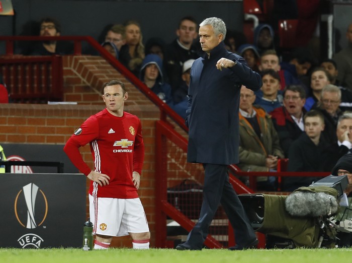 Britain Soccer Football - Manchester United v FC Zorya Luhansk - UEFA Europa League Group Stage - Group A - Old Trafford, Manchester, England - 29/9/16
Manchester United manager Jose Mourinho as he prepares to bring on Wayne Rooney 
Action Images via Reuters / Jason Cairnduff
Livepic
EDITORIAL USE ONLY.
