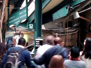 Kereta Tabrak Stasiun di New Jersey