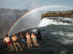 Kolam Renang Setan di Afrika
