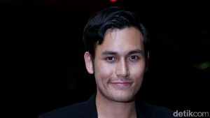 Senyuman Arifin Putra Bikin Melting