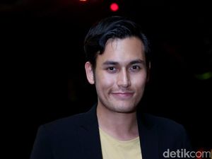 Senyuman Arifin Putra Bikin Melting