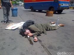 Seorang Pria Jatuh dan Meninggal Usai Minum Teh Kemasan di Terminal Blok M