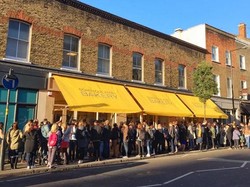 200 Orang Lebih Antre pada Pembukaan Dominique Ansel Bakery London