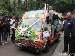 Resmi Menikah (Lagi), Jono Armstrong Naik Odong-odong