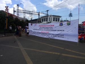 Uji Coba Penutupan Perlintasan KA Senen Dimulai, Lalin Arah Cempaka Putih Macet Uji Coba Penutupan Perlintasan KA Senen Dimulai, Lalin Arah Cempaka Putih Macet