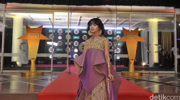 Deretan Artis di Karpet Merah Selebrita Awards 2016