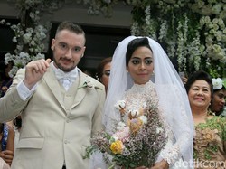 Jono Armstrong Klaim Istri Barunya Sudah Dekat dengan Anak-anak