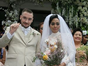 Jono Armstrong Klaim Istri Barunya Sudah Dekat dengan Anak-anak Jono Armstrong Klaim Istri Barunya Sudah Dekat dengan Anak-anak