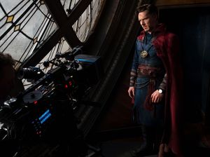 Awas Jatuh Cinta Pada Doctor Strange