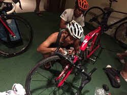 Ruang Mekanik GFNY Indonesia yang Sibuk hingga Larut Malam