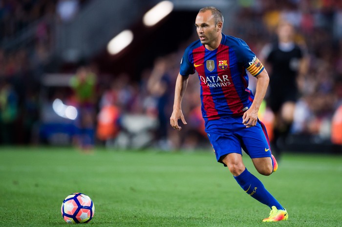 Atmosfer Negatif dalam Penampilan ke-400 Iniesta