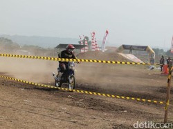 Ratusan Crosser Adu Tangguh di Kejuaraan Motocross Piala Bupati Pasuruan