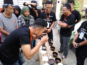 Hari Kopi Sedunia Juga Ramai di Banyuwangi, Barista Kenalkan Seluk Beluk Kopi
