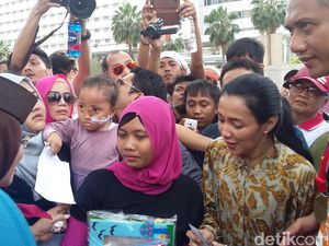 Saat Agus Harimurti dan Sylviana Dimintai Tolong oleh Warga untuk Berobat