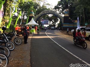 Saat Pebalap 80 KM GFNY Melambat di Tanjakan Pusuk