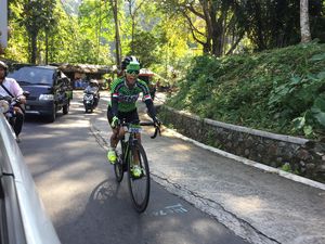 Acungan Jempol Buat Para Pegowes Cewek di GFNY Indonesia