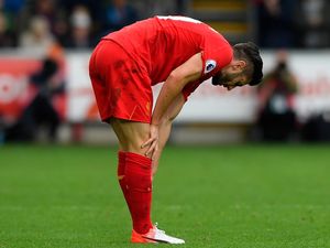 Lallana dan Lovren Bakal Absen Dua Pekan