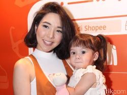 Boyong Gempi Promo Brand Baju, Gisel Kerepotan