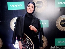 Berpakaian Sopan dan Elegan Cara Dewi Sandra Bahagiakan Suami