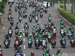 Dari Jalan Asia Afrika, Massa Go-Jek Menuju Kemang Dari Jalan Asia Afrika, Massa Go-Jek Menuju Kemang