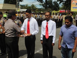 5 Polisi dan Tukang Ojek Diberi Penghargaan karena Gagalkan Perampokan Rp 106 M