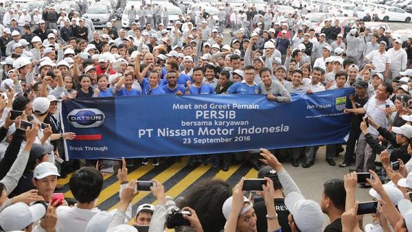 Persib Sambangi Pabrik Nissan-Datsun