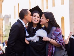 Orang Tua Beri Banyak Pandangan bagi Maudy Ayunda Tentukan Masa Depan