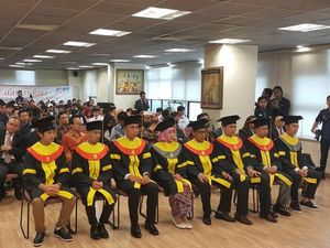 Sarjana dan Indeks Pembangunan Manusia Indonesia Sarjana dan Indeks Pembangunan Manusia Indonesia