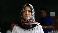 Istri Sanusi Bersaksi untuk Suaminya